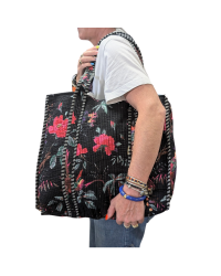 Quilted cotton tote bag with floral print 45 x 45 cm with shoulder strap | Via Bishnoi