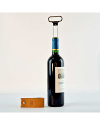 Two-pronged metal corkscrew in its Bordeaux vegetable-tanned leather case