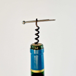 Emergency corkscrew "Jan" in its Bordeaux vegetable-tanned leather case