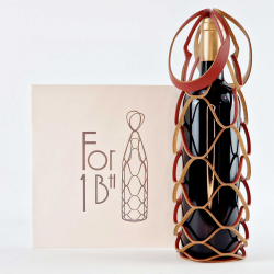 Recycled leather net bottle holder in burgundy color