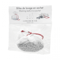 Washing balls in carafe bag | L'Atelier du Vin